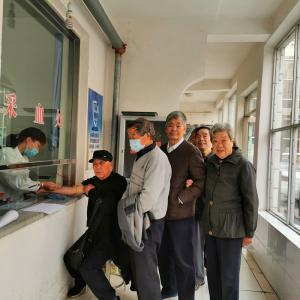 重陽(yáng)敬老 情暖金秋——集團(tuán)公司開展敬老助老、關(guān)愛老職工活動(dòng)