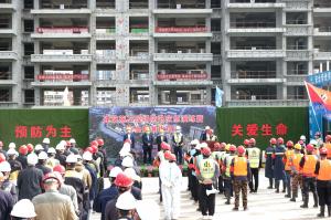 關(guān)愛生命、預(yù)防為主——集團公司在新安縣碧桂園·繁花里舉辦防汛應(yīng)急演練暨安全標(biāo)準化觀摩